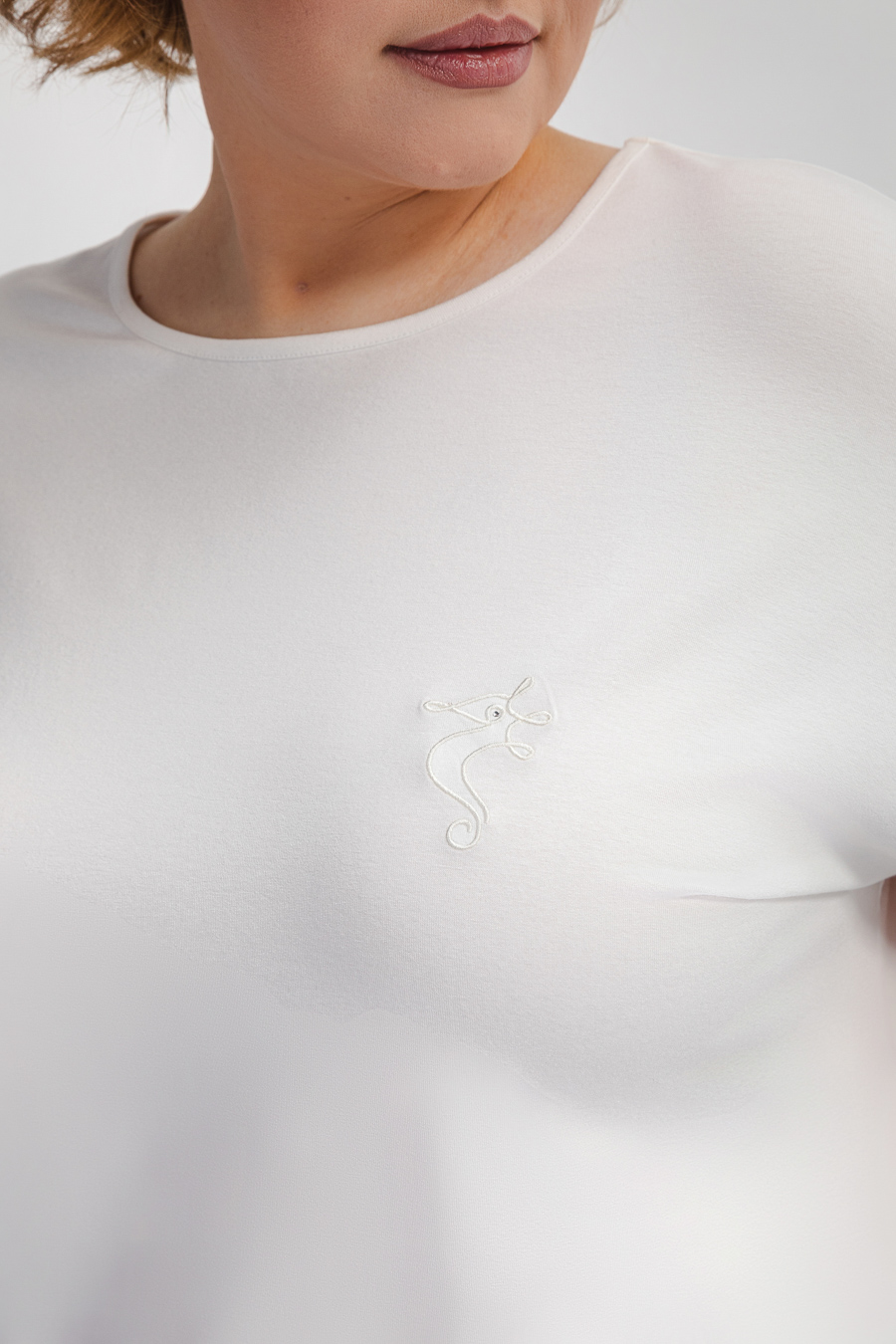 Футболка с вышивкой