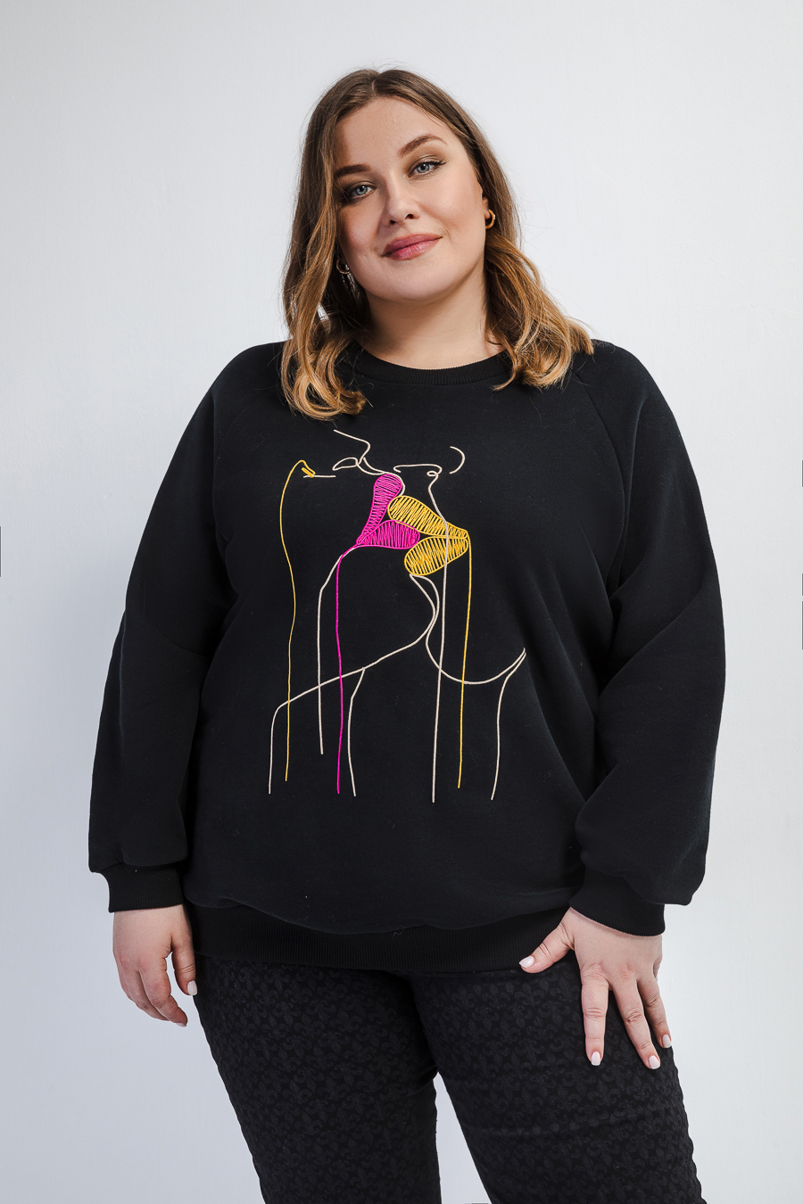 Свитшот с вышивкой