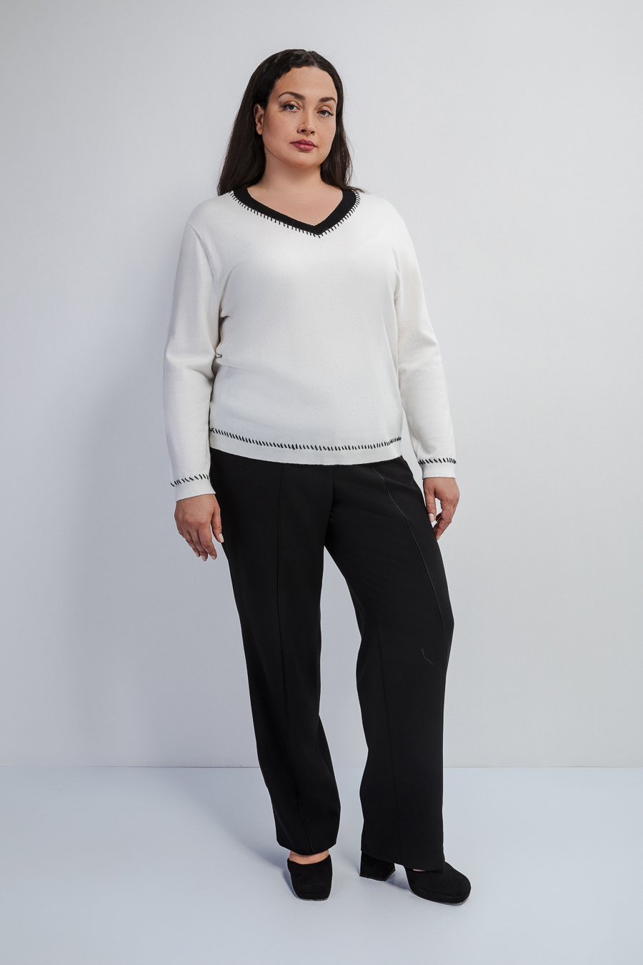 Джемпер с V-образным вырезом