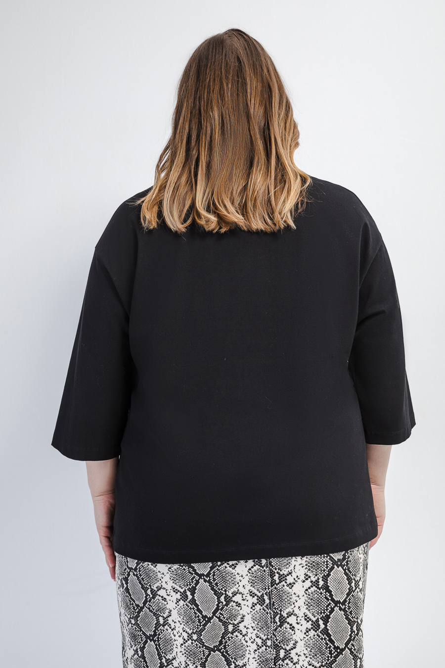 Футболка со стразами