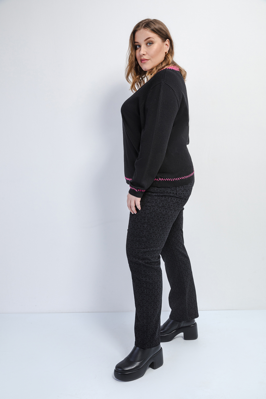 Джемпер с V-образным вырезом