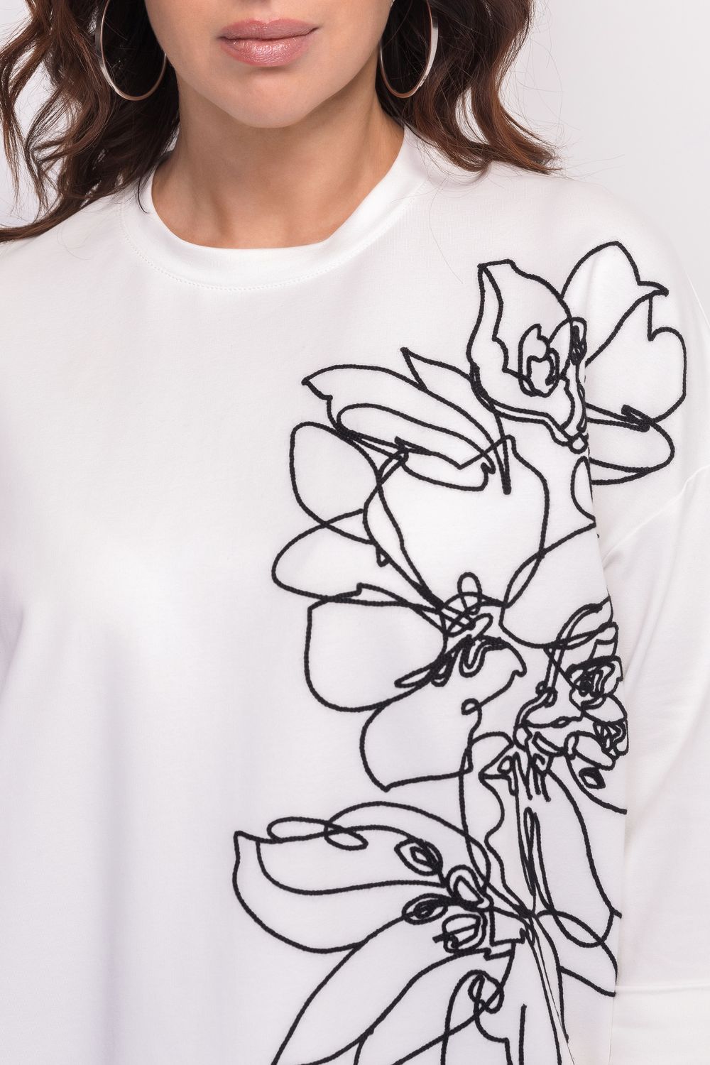 Свитшот с вышивкой