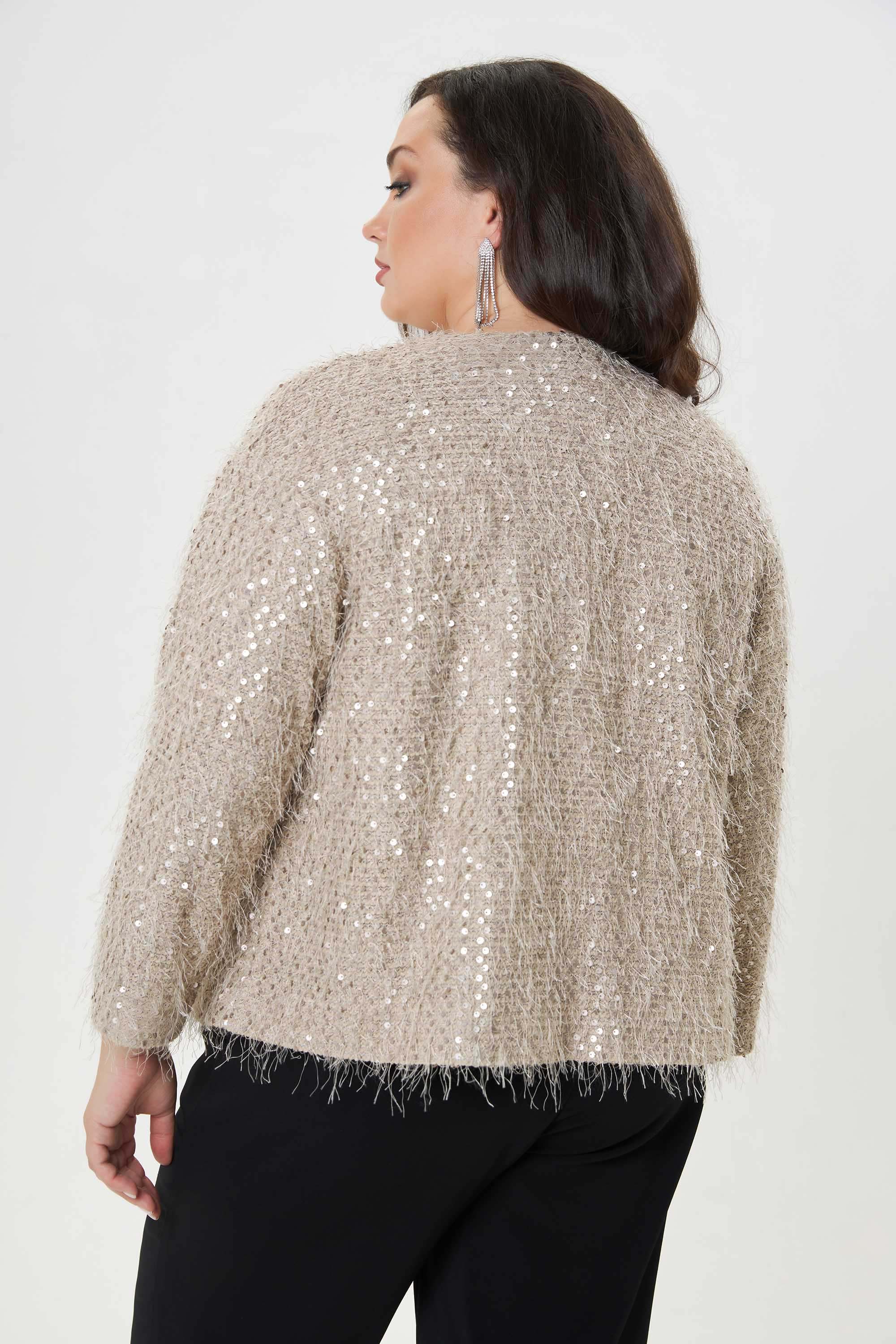 Нарядный жакет с пайетками