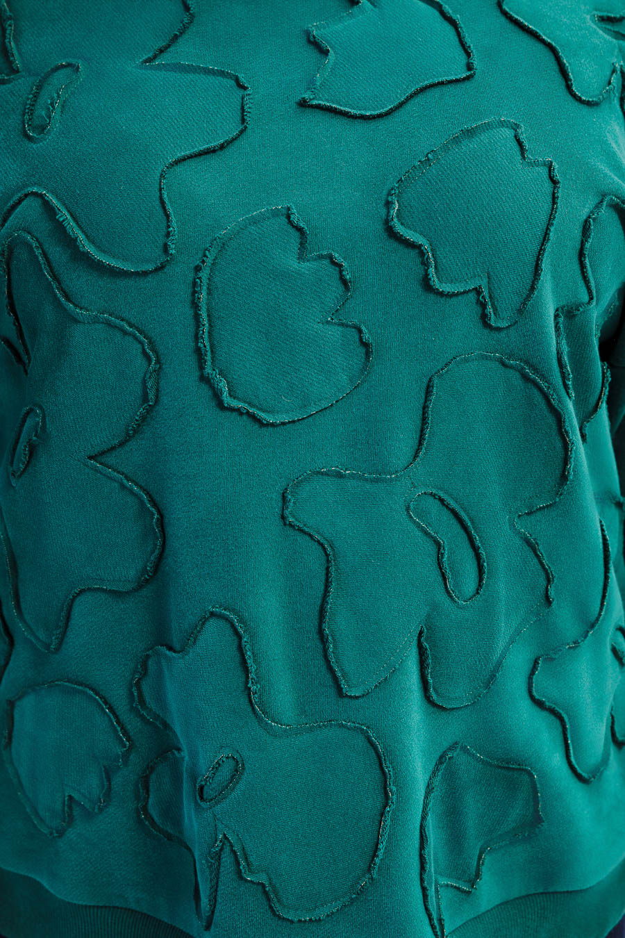 Свитшот с объемным декором