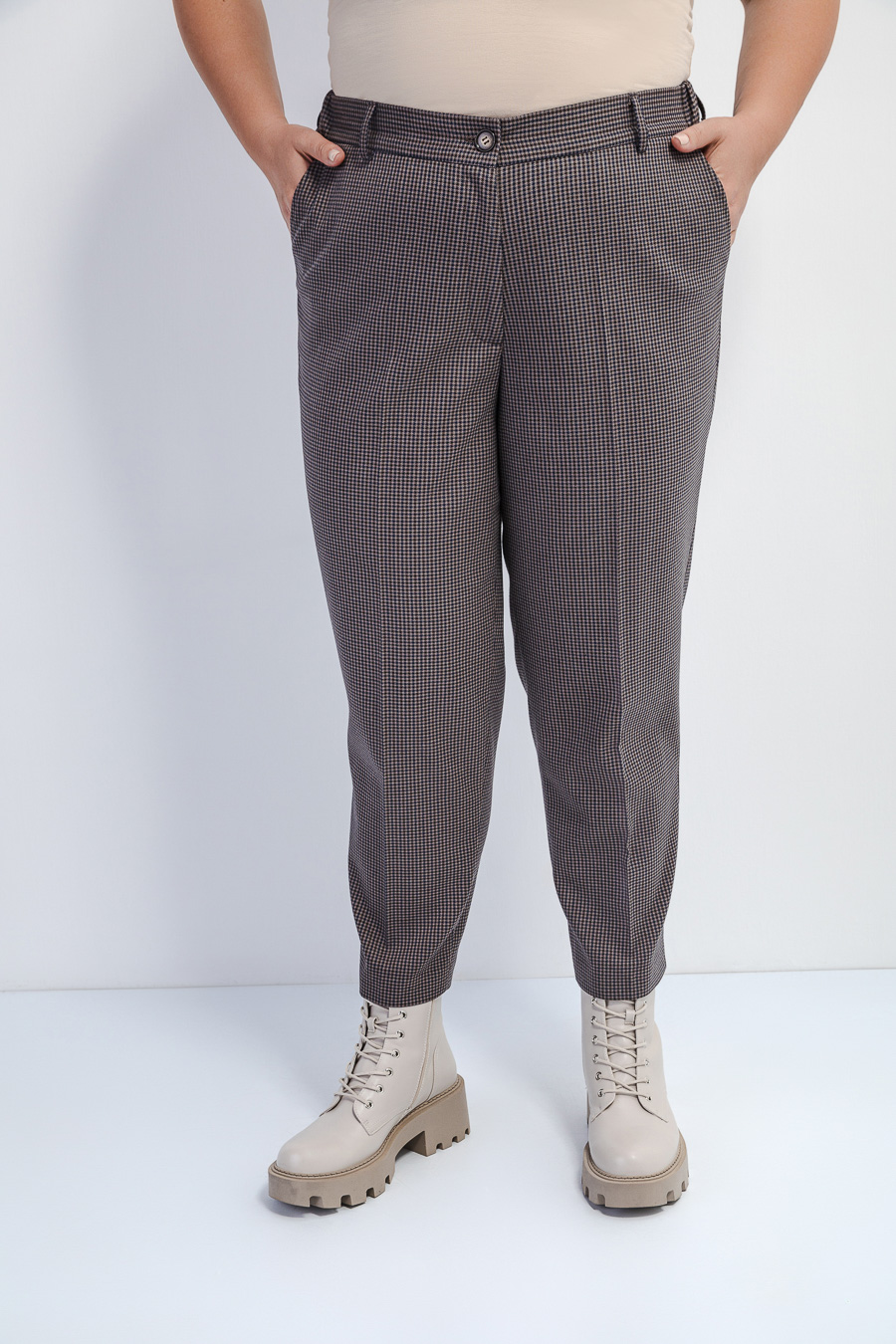 Зауженные брюки в клетку