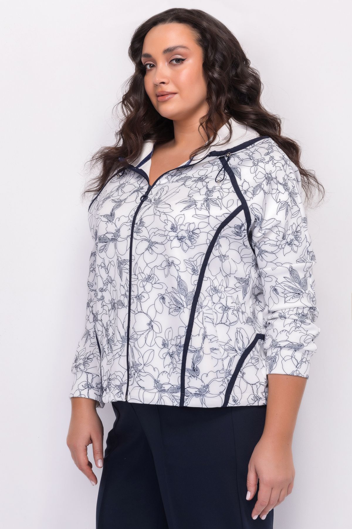 Трикотажный бежевый жакет с капюшоном