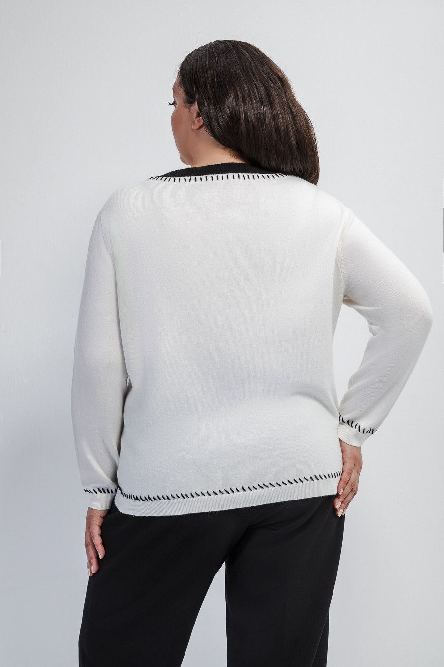 Джемпер с V-образным вырезом