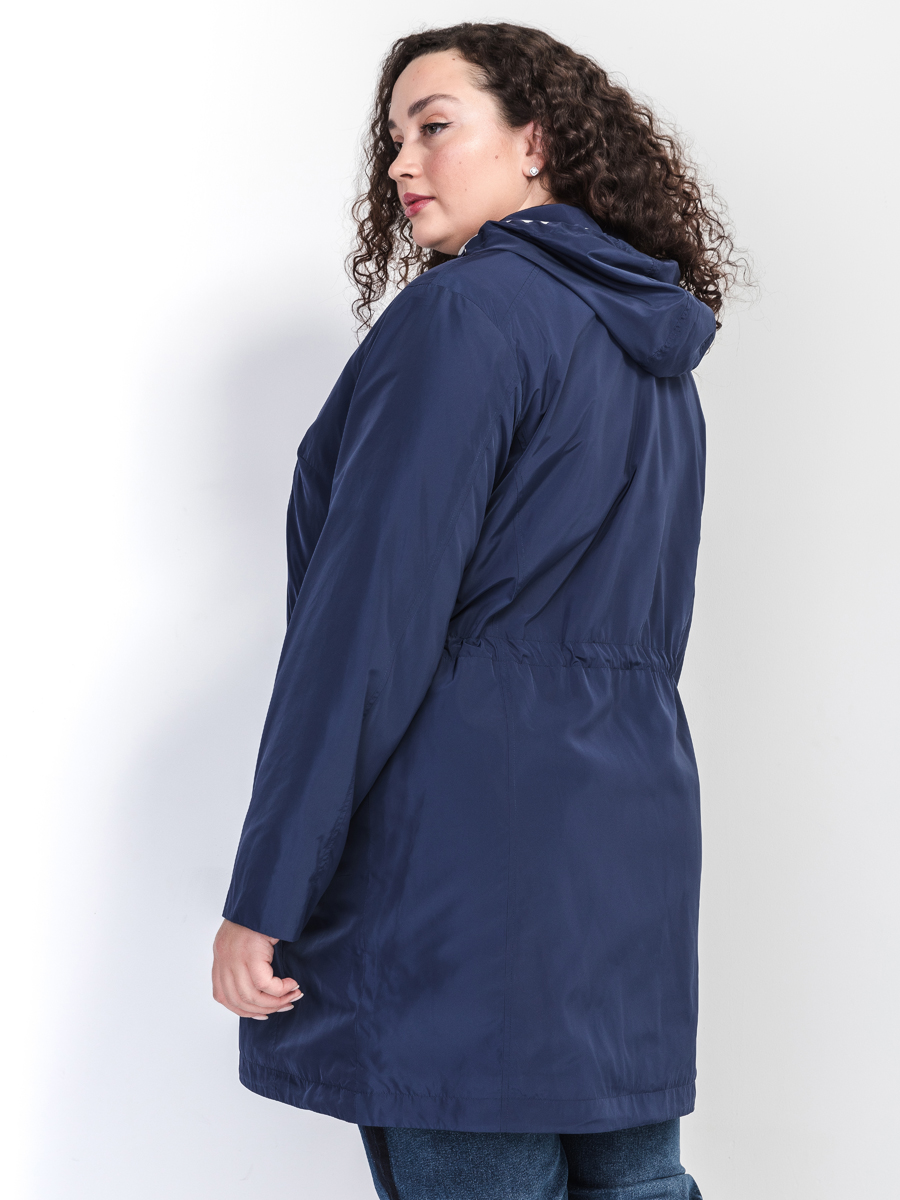 Ветровка с капюшоном