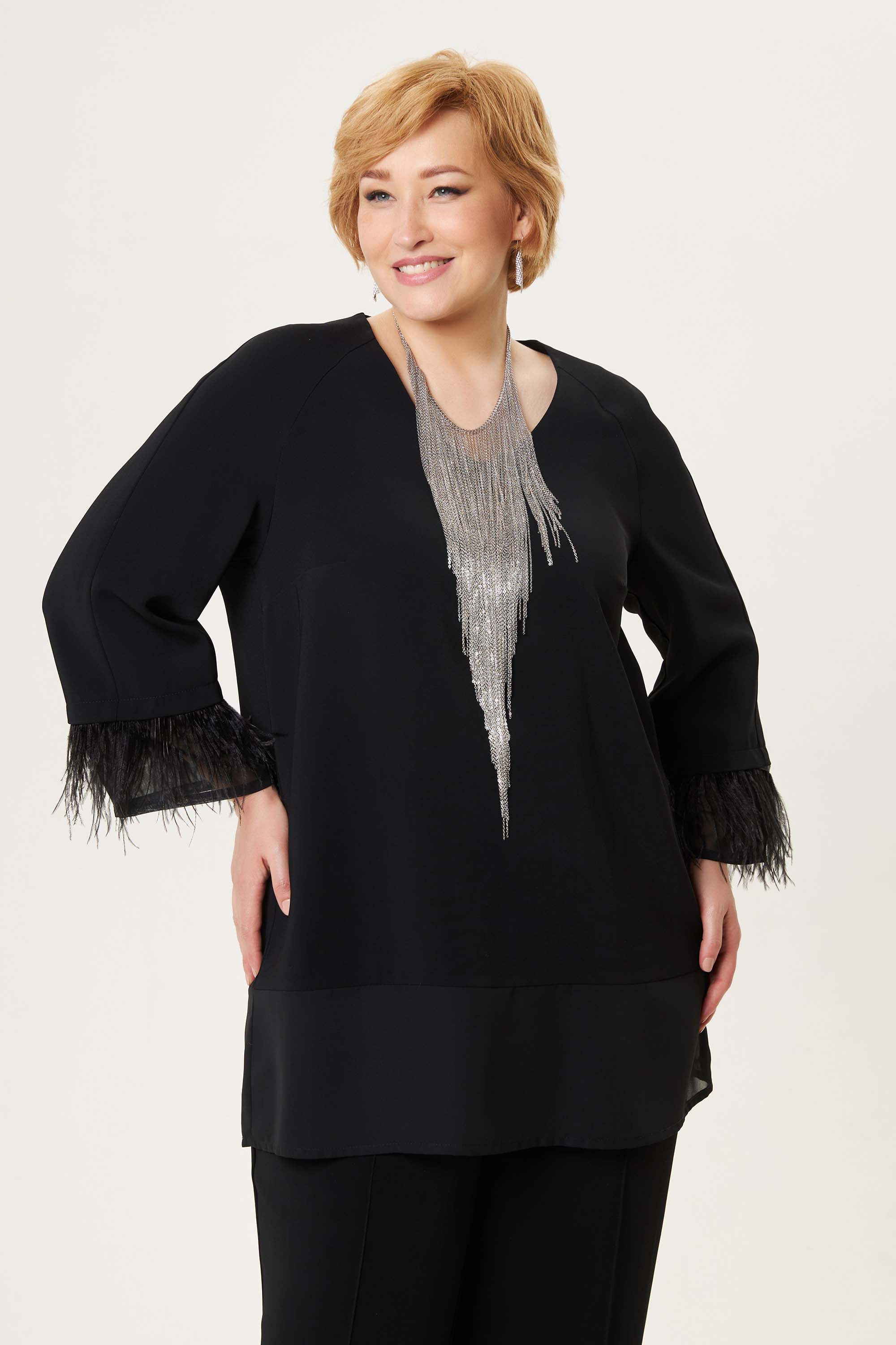 Нарядная блуза с перьями