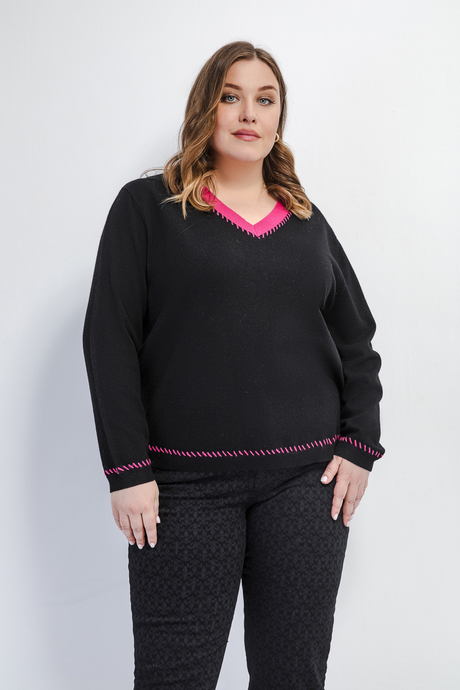 Джемпер с V-образным вырезом