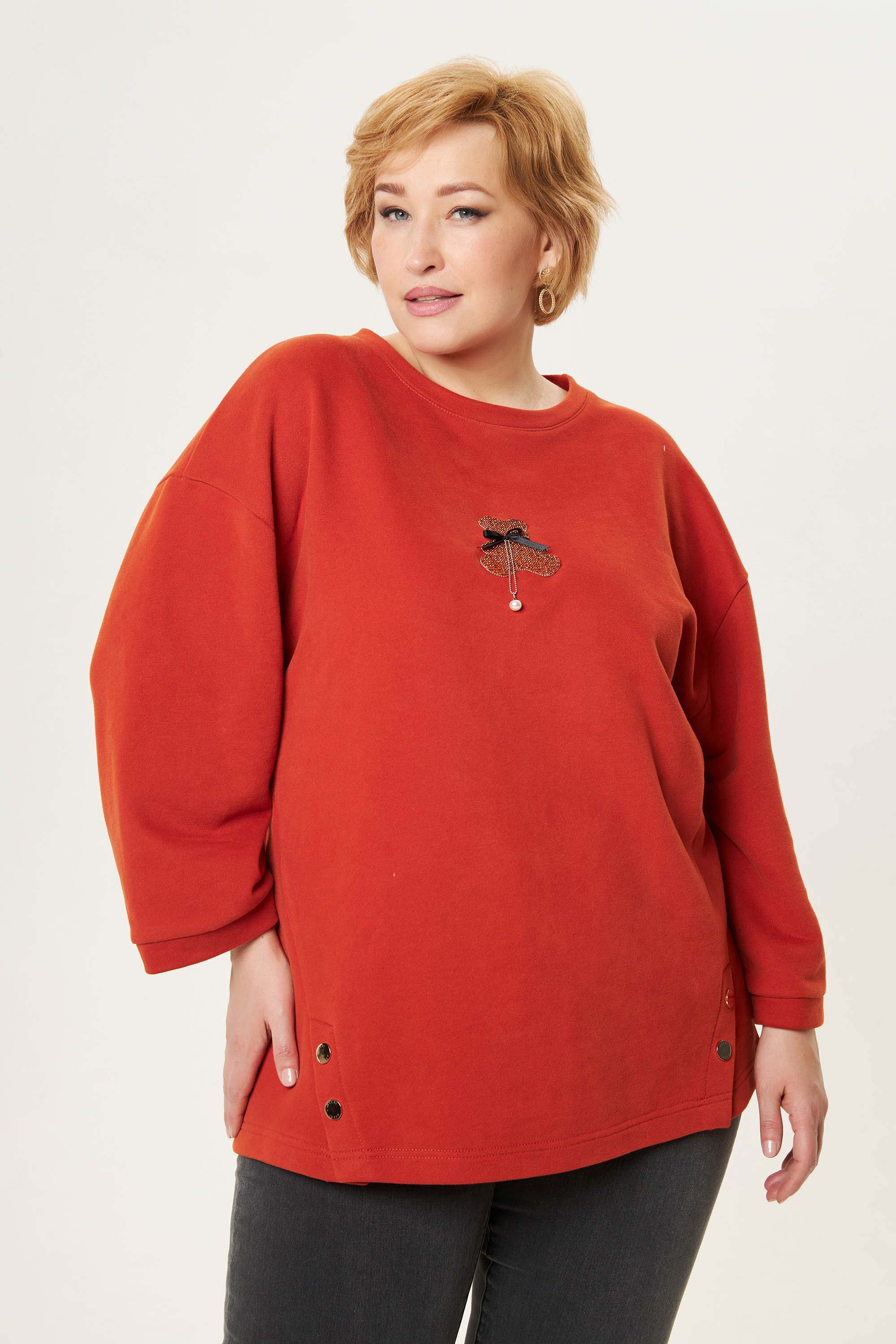 Свитшот с аппликацией