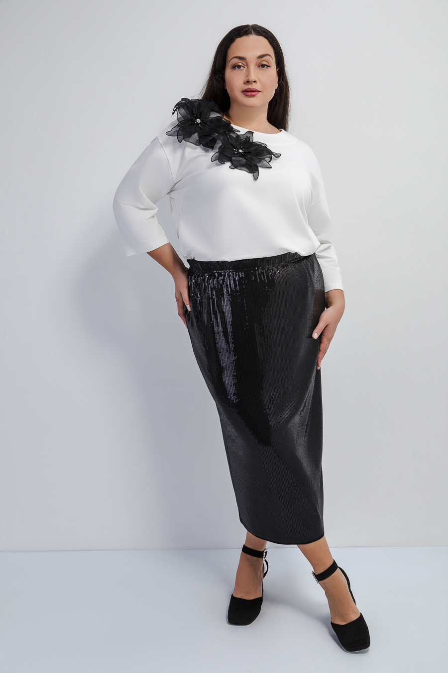 Блуза с объемным декором