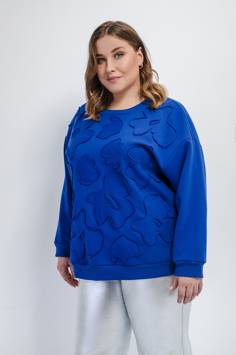 Свитшот с объемным декором