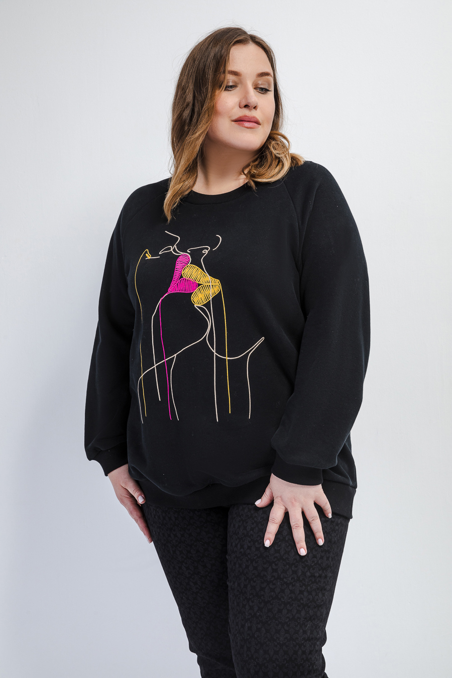 Свитшот с вышивкой