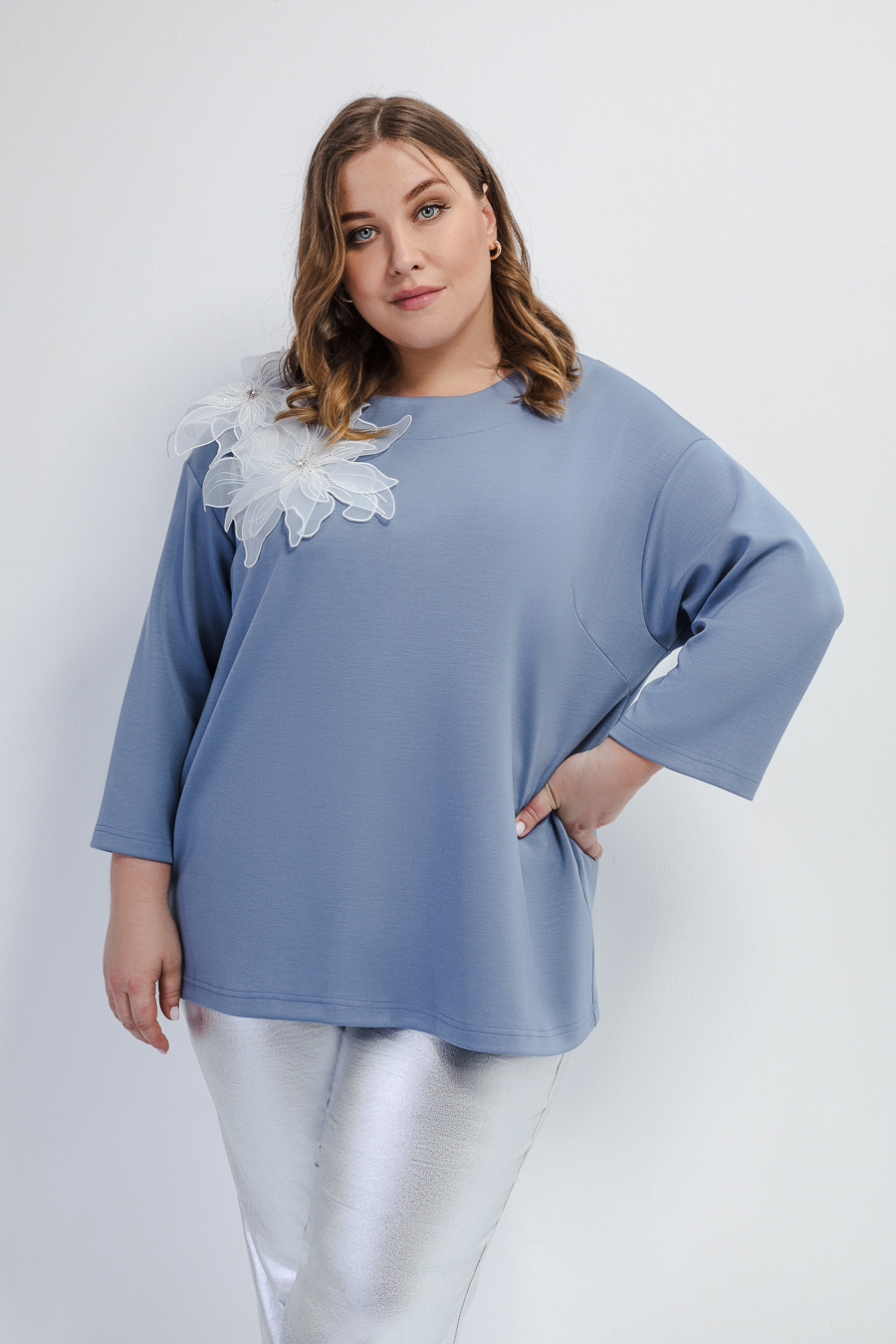 Блуза с объемным декором