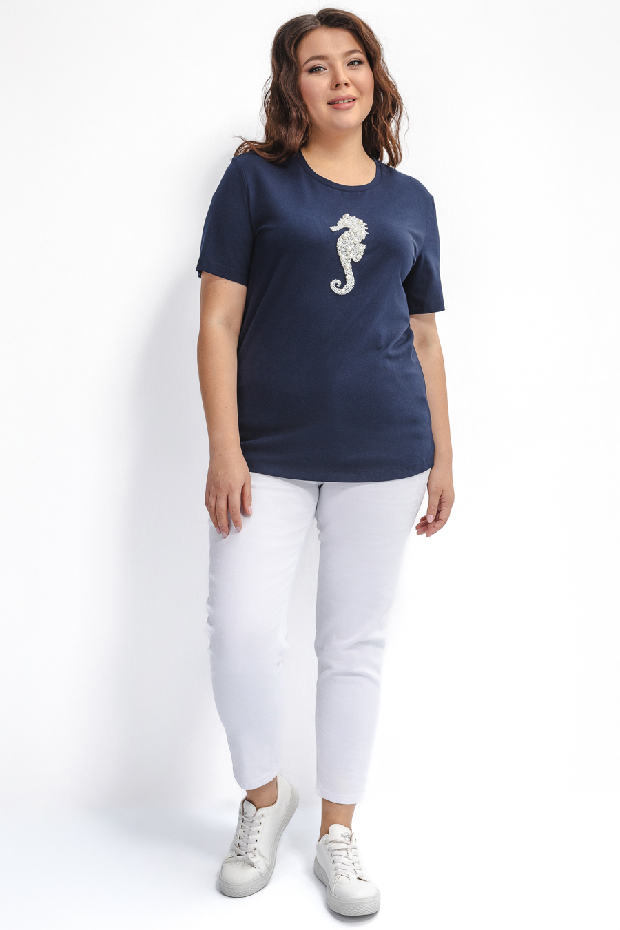 Белые зауженные джинсы