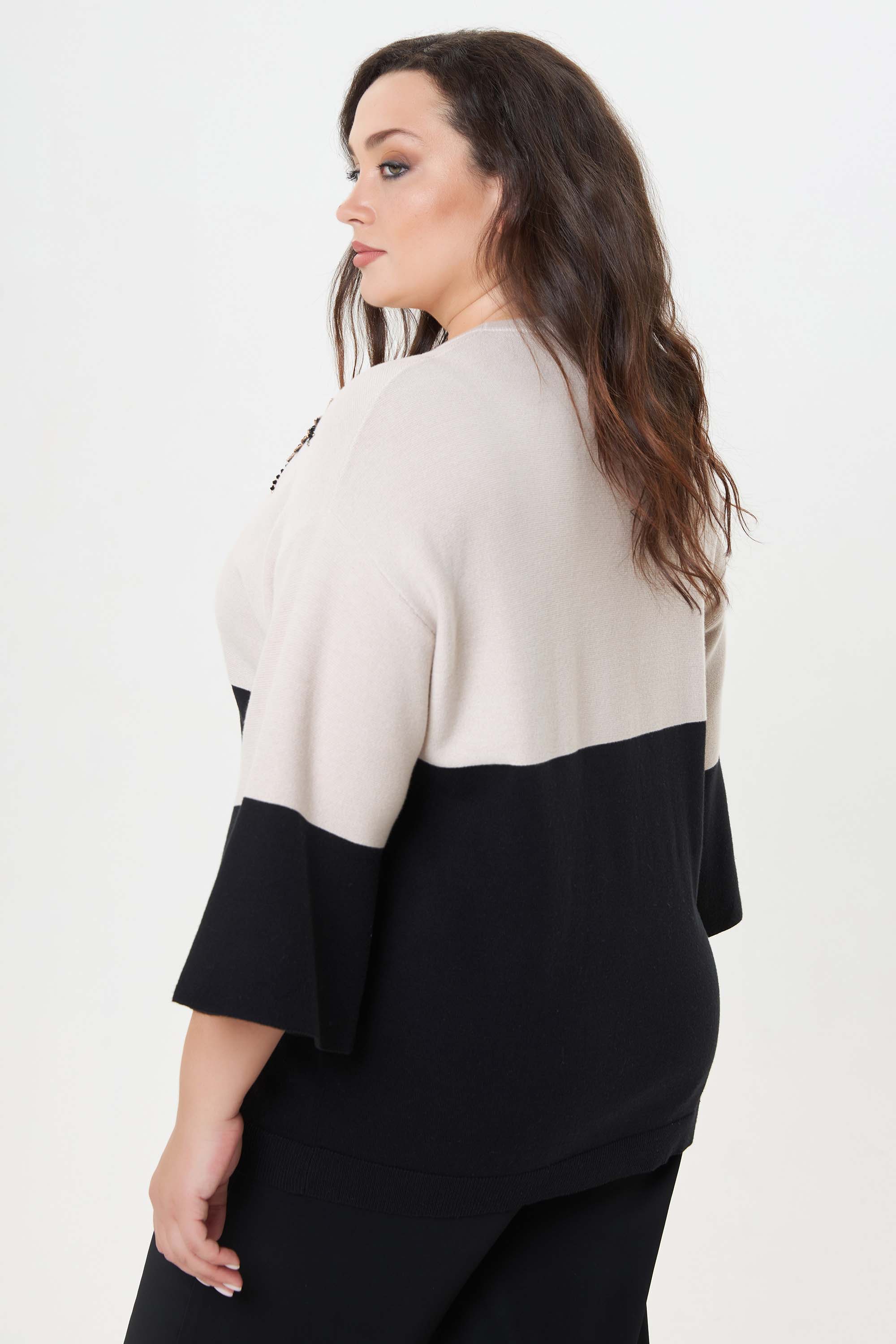 Джемпер с пайетками серо-черный