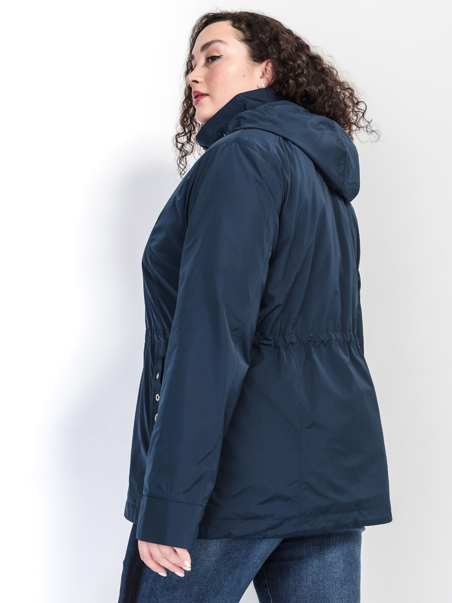 Ветровка с капюшоном