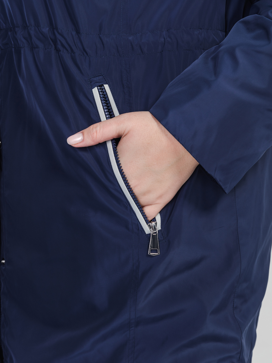 Ветровка с капюшоном