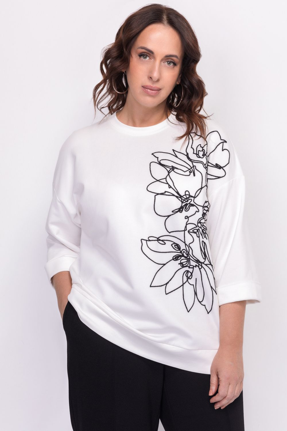 Свитшот с вышивкой