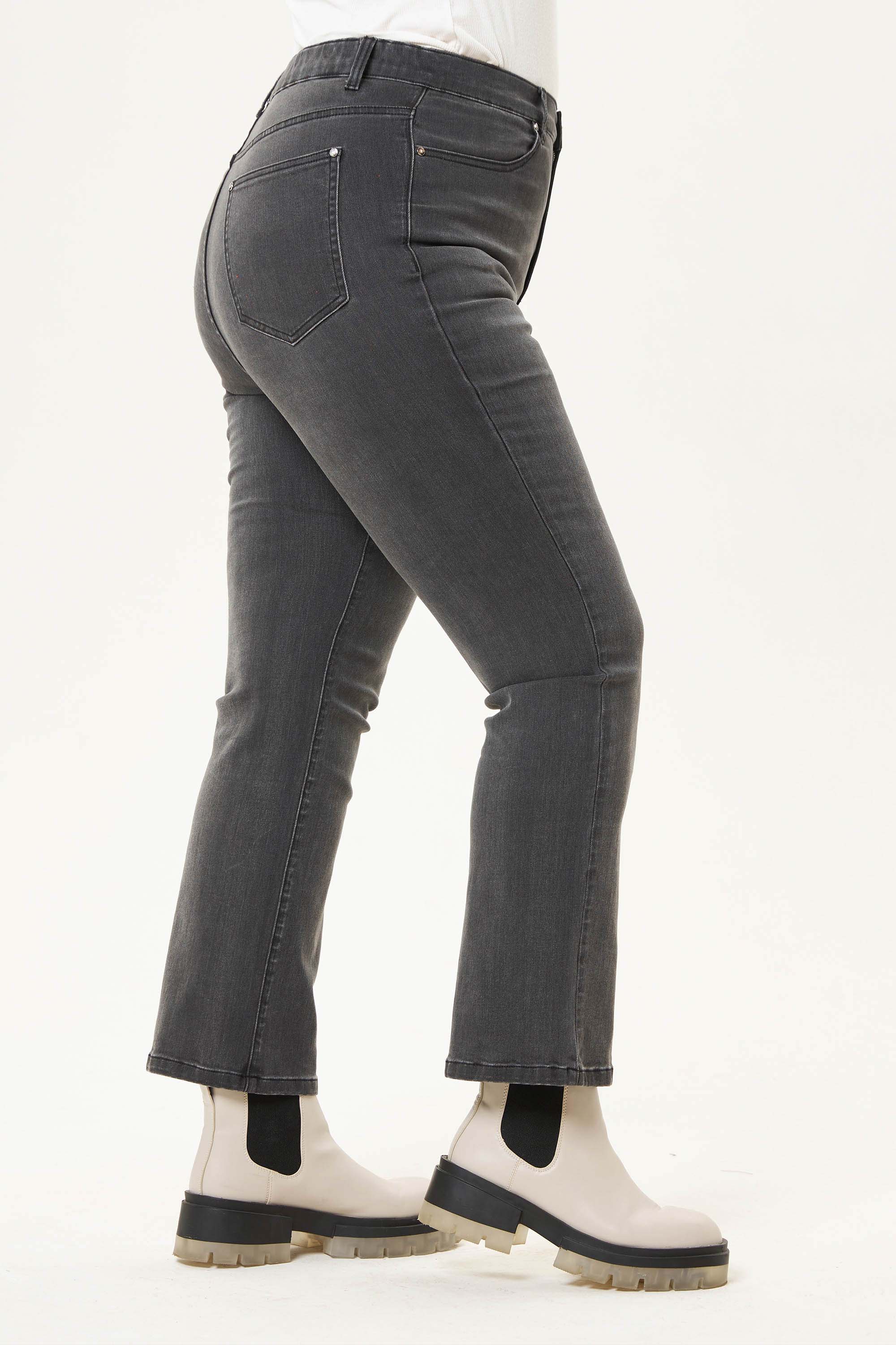 Прямые серые джинсы