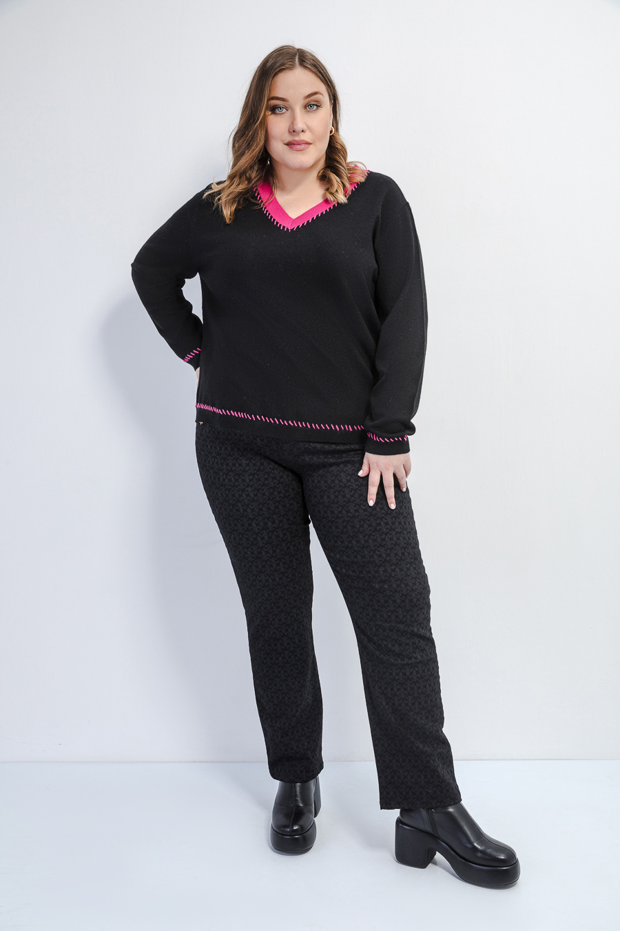 Джемпер с V-образным вырезом