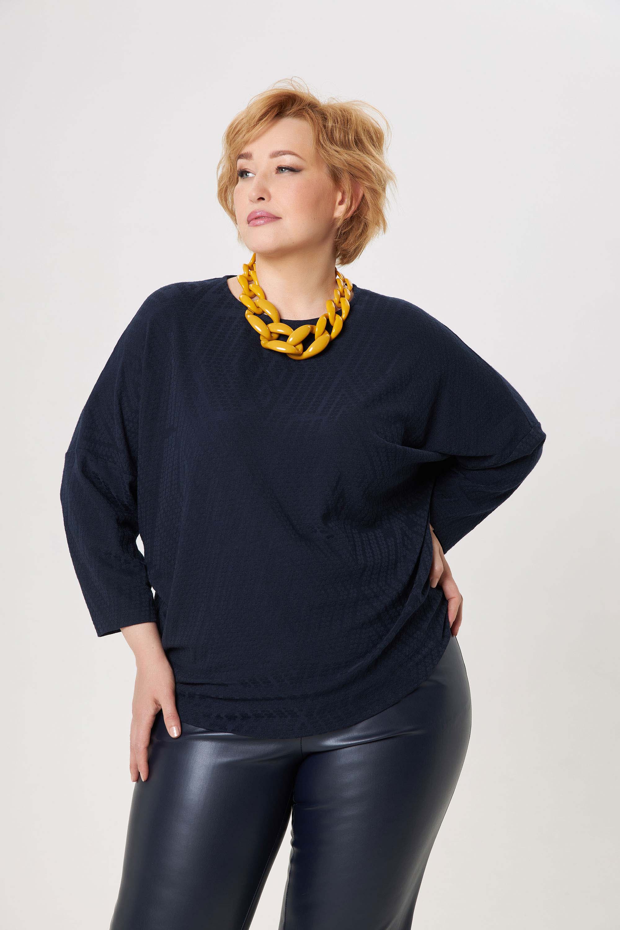 Темно-синий трикотажный лонгслив