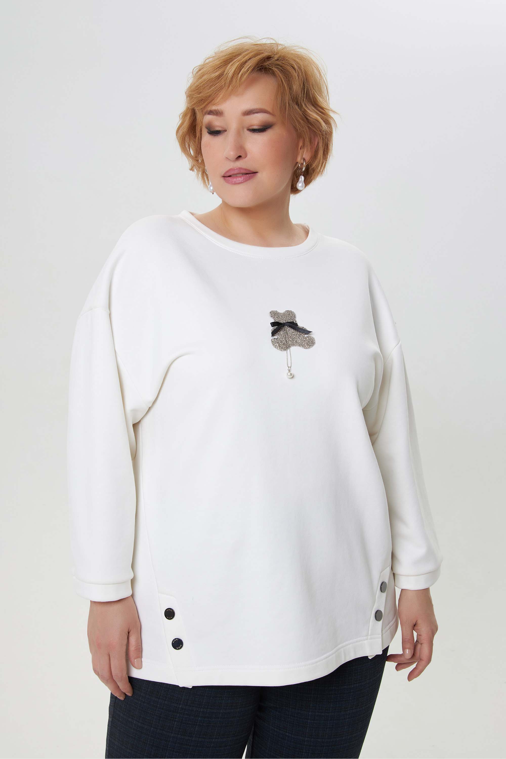 Свитшот с аппликацией