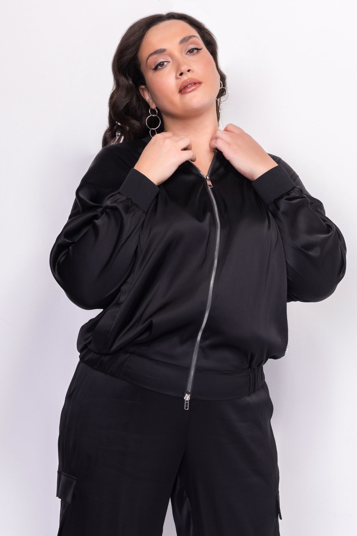 Свободный атласный жакет на резинке