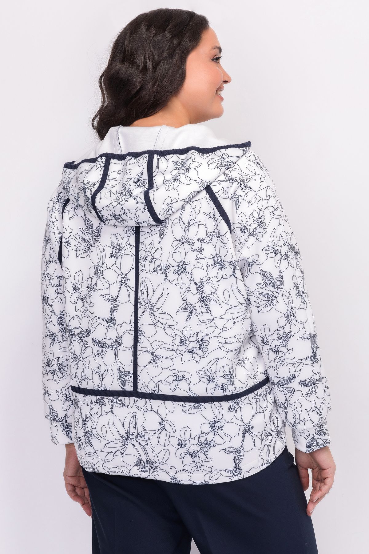 Трикотажный бежевый жакет с капюшоном