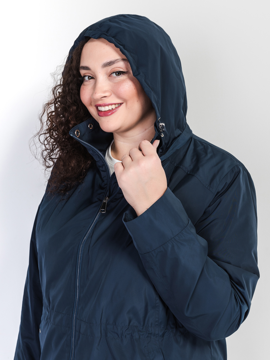 Ветровка с капюшоном