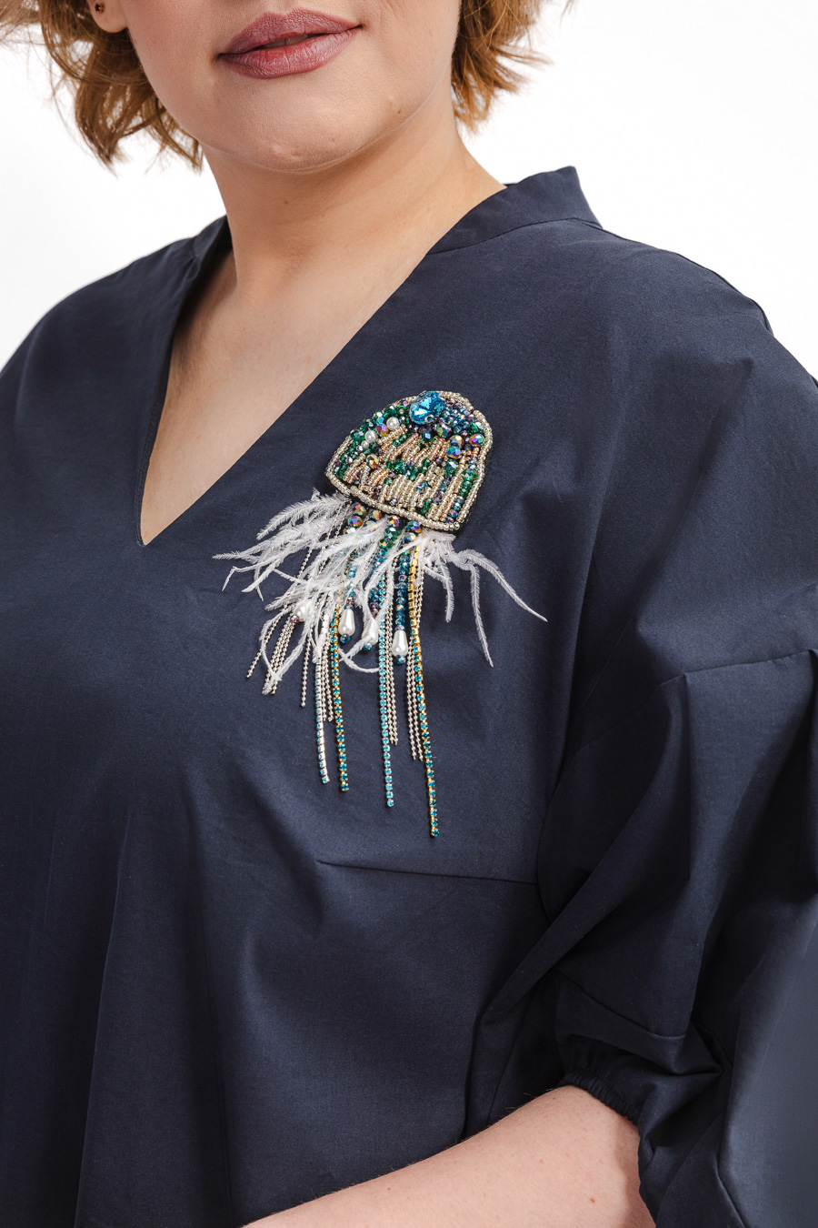 Платье с воланами и объемными рукавами