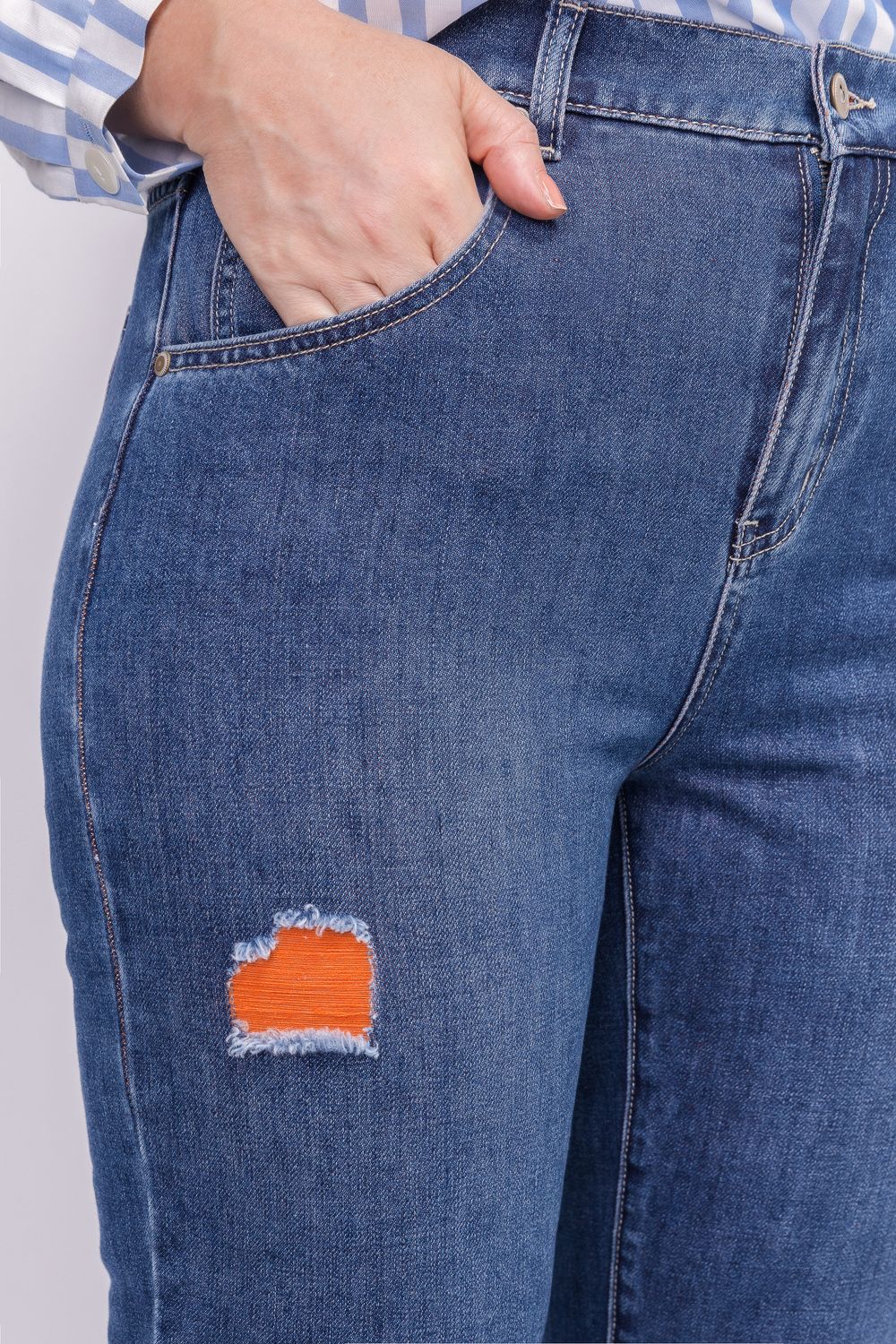 Джинсы с выделкой контрастными нитями *PREMIUM