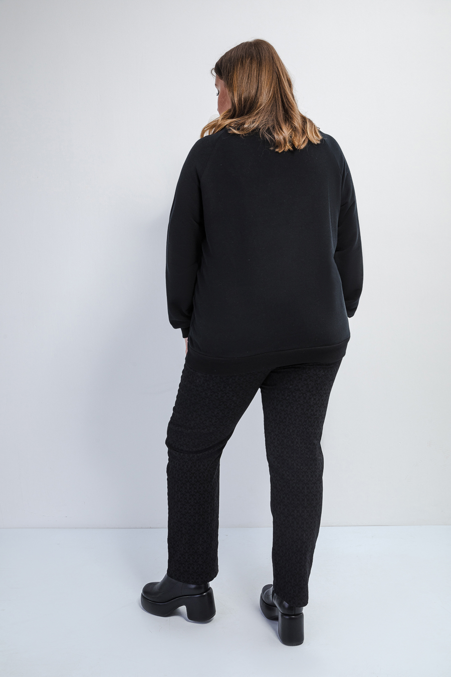 Свитшот с вышивкой