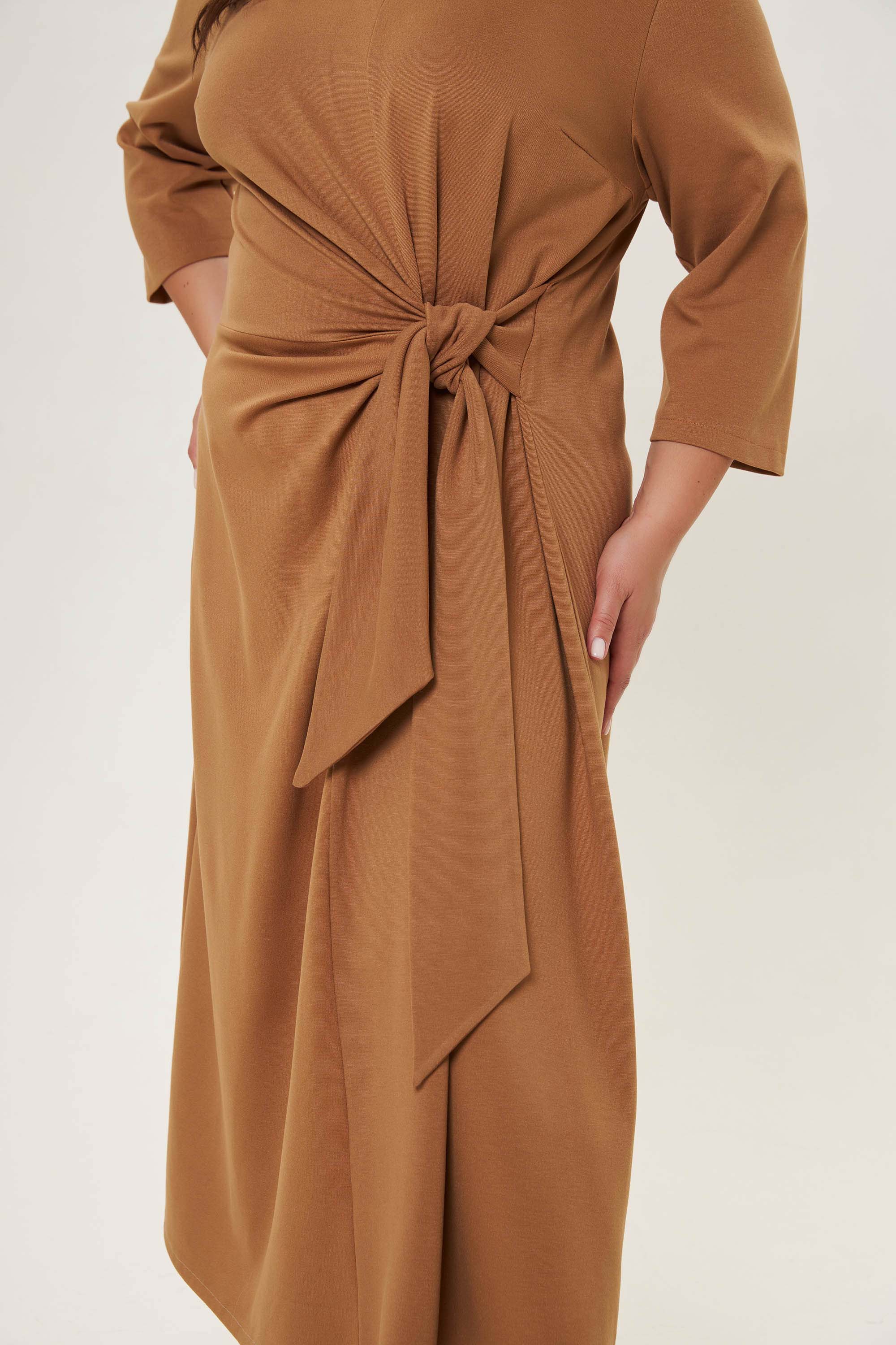 Трикотажное платье с узлом