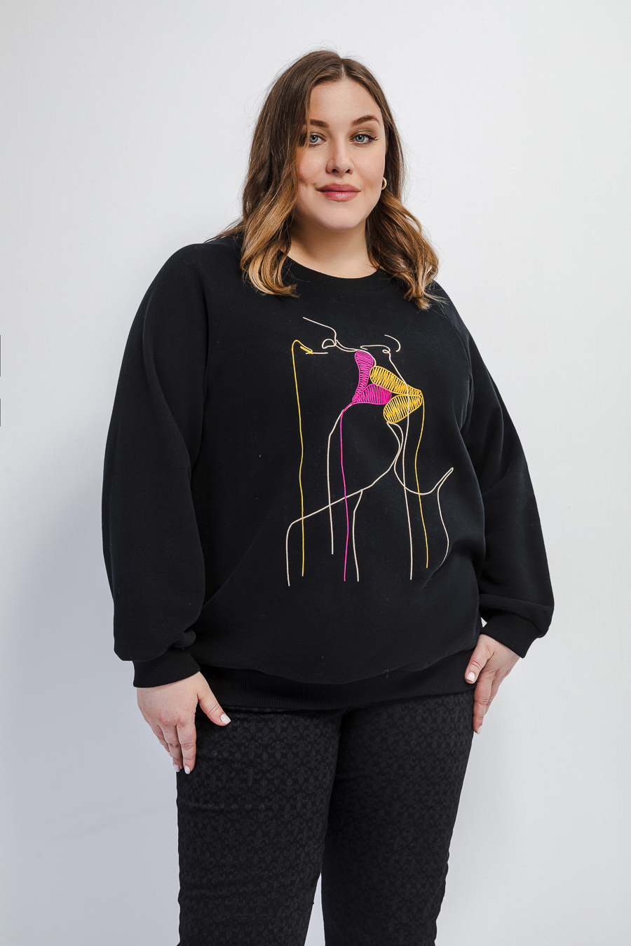 Свитшот с вышивкой