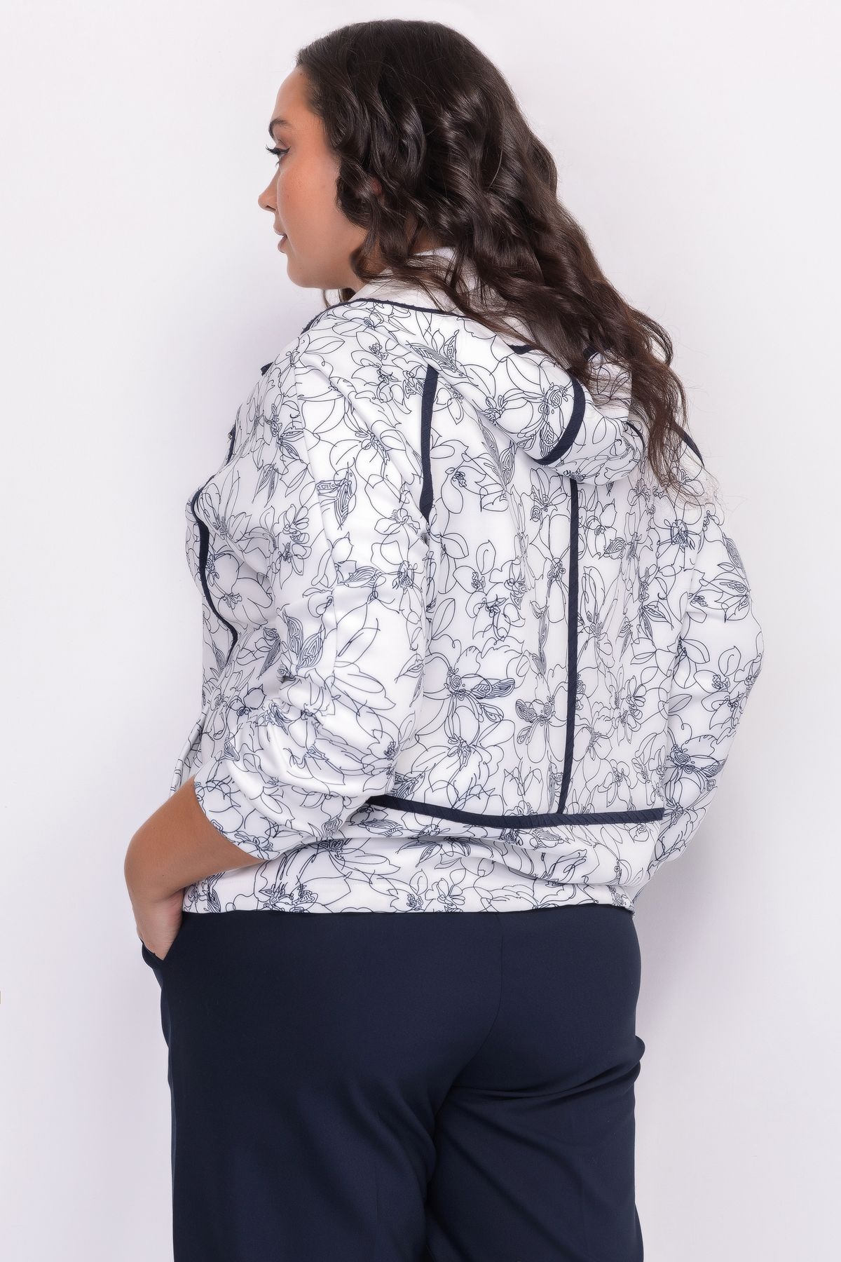 Трикотажный бежевый жакет с капюшоном