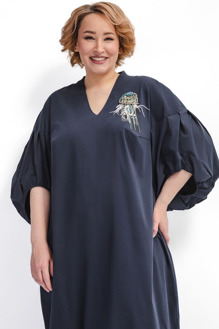 Платье с воланами и объемными рукавами